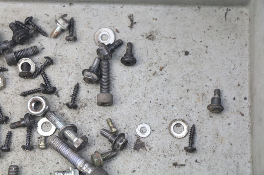 photo de BOLSA DE TORNILLERÍA TORNILLO PEUGEOT CITYSTAR 50 (2013 - 2017) - Otra perspectiva