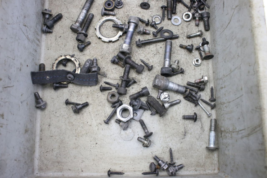 photo de BOLSA DE TORNILLERÍA TORNILLO PEUGEOT CITYSTAR 50 (2013 - 2017) - Otra perspectiva