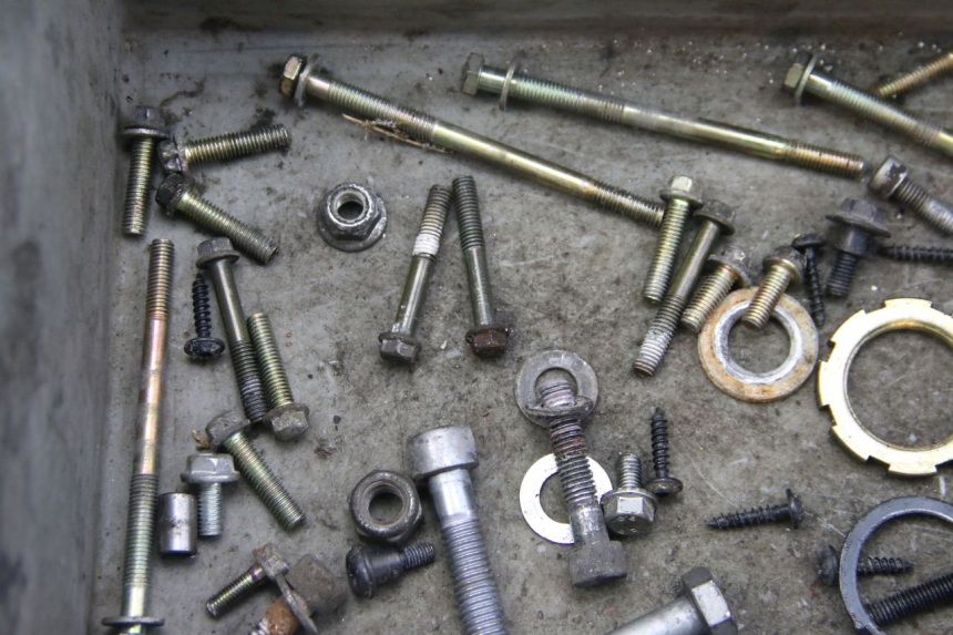 photo de BOLSA DE TORNILLERÍA TORNILLO PEUGEOT CITYSTAR 50 (2013 - 2017) - Primer plano técnico