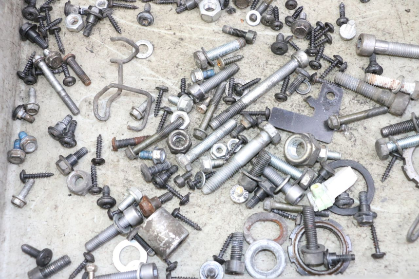 photo de BOLSA DE TORNILLERÍA TORNILLO PEUGEOT CITYSTAR 50 (2013 - 2017) - Zoom estado de uso