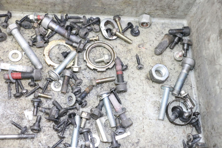 photo de BOLSA DE TORNILLERÍA TORNILLO PEUGEOT CITYSTAR 50 (2013 - 2017) - Otra perspectiva