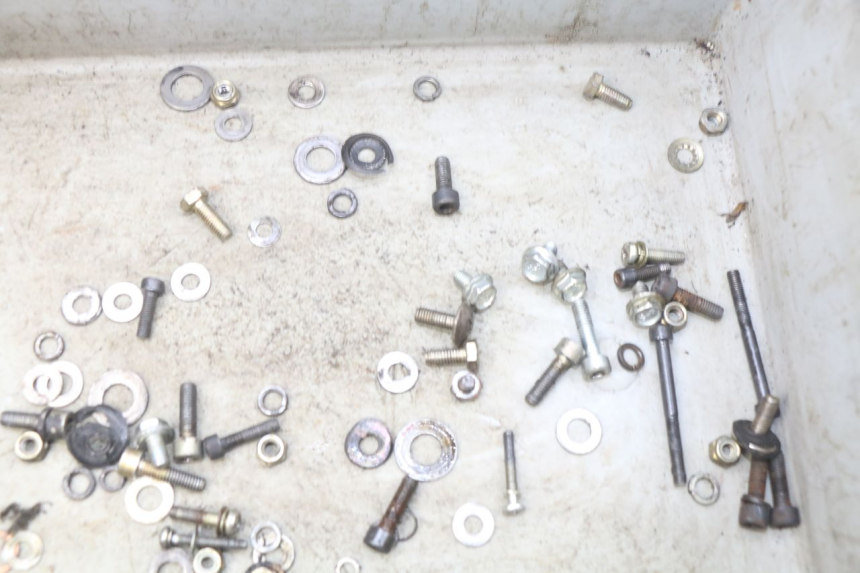 photo de BOLSA DE TORNILLERÍA TORNILLO POCKET BIKE COURSE 50 - Otra perspectiva