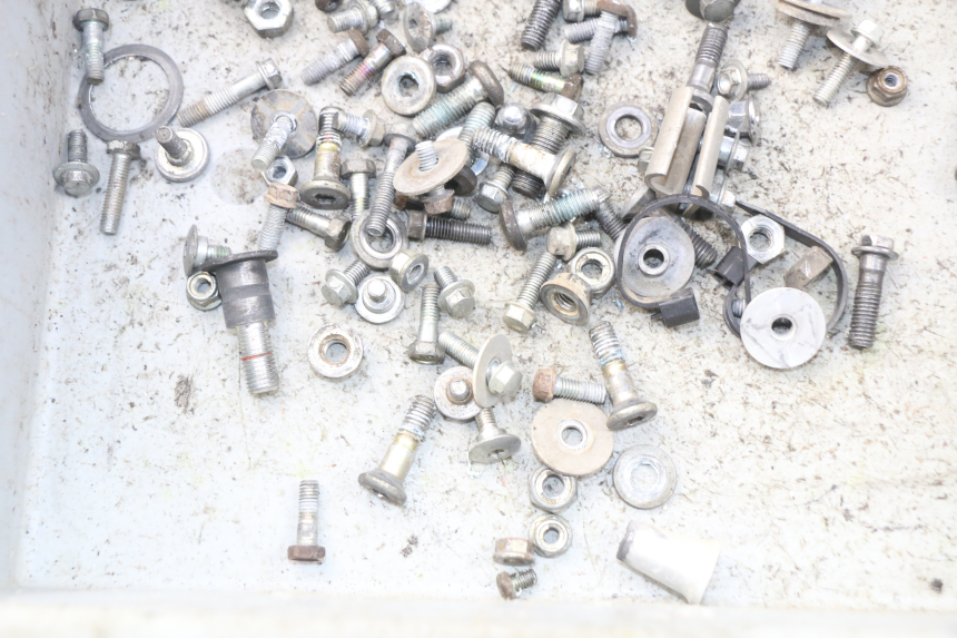 photo de BOLSA DE TORNILLERÍA TORNILLO HONDA CRF CR-F 450 (2005 - 2008) - Zoom estado de uso