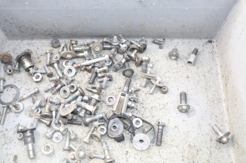 photo de BOLSA DE TORNILLERÍA TORNILLO HONDA CRF CR-F 450 (2005 - 2008) - Primer plano técnico