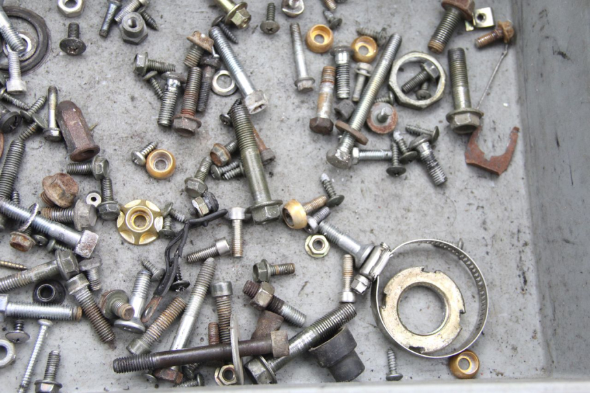 photo de BOLSA DE TORNILLERÍA TORNILLO SYM CROX 4T 50 (2016 - 2023) - Zoom estado de uso