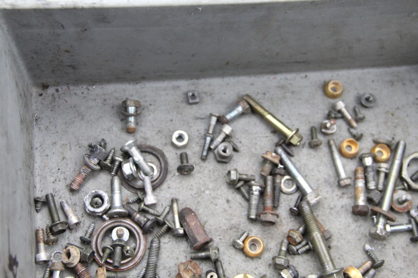 photo de BOLSA DE TORNILLERÍA TORNILLO SYM CROX 4T 50 (2016 - 2023) - Primer plano técnico