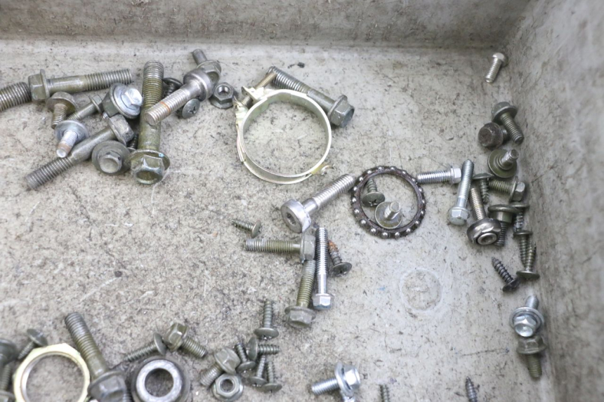 photo de BOLSA DE TORNILLERÍA TORNILLO SYM CROX 4T 50 (2016 - 2023) - Primer plano técnico