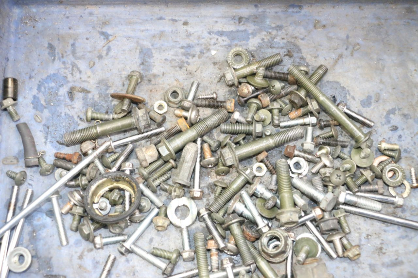 photo de TORNILLOS DAELIM BESBI 125 (2007 - 2008) - Detalle de la pieza