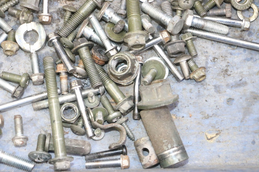 photo de TORNILLOS DAELIM BESBI 125 (2007 - 2008) - Zoom estado de uso