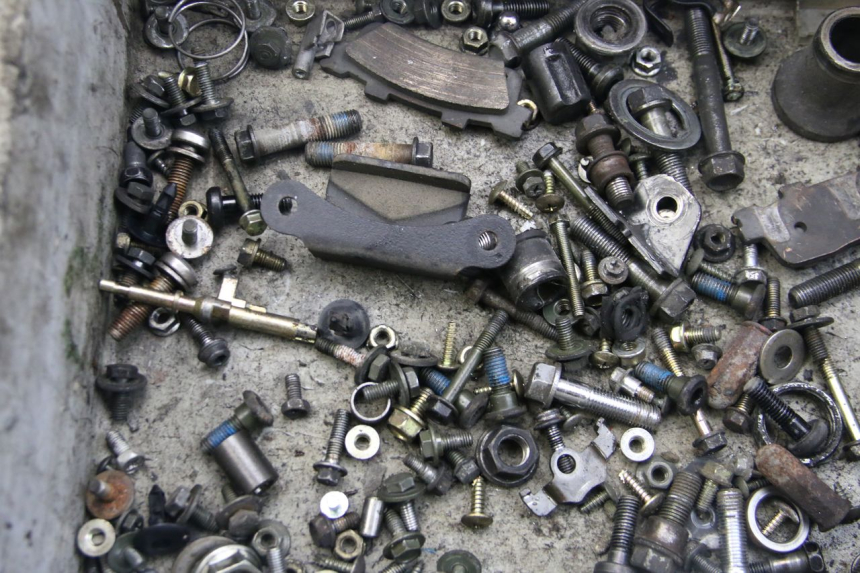 photo de BOLSA DE TORNILLERÍA TORNILLO KYMCO DINK STREET 125 (2009 - 2014) - Zoom estado de uso