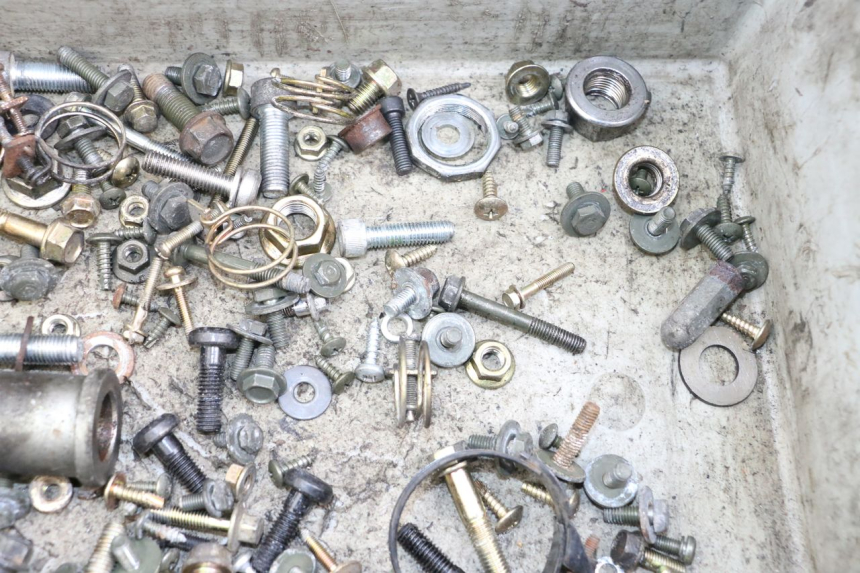 photo de BOLSA DE TORNILLERÍA TORNILLO KYMCO DINK STREET 125 (2009 - 2014) - Otra perspectiva