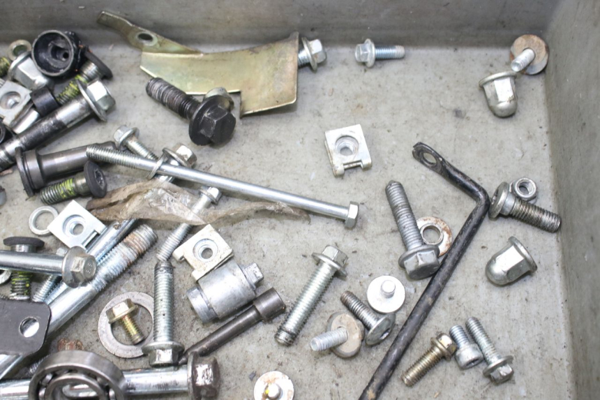 photo de BOLSA DE TORNILLERÍA TORNILLO XTRM FACTORY DIRTBIKE BSE 150 - Otra perspectiva