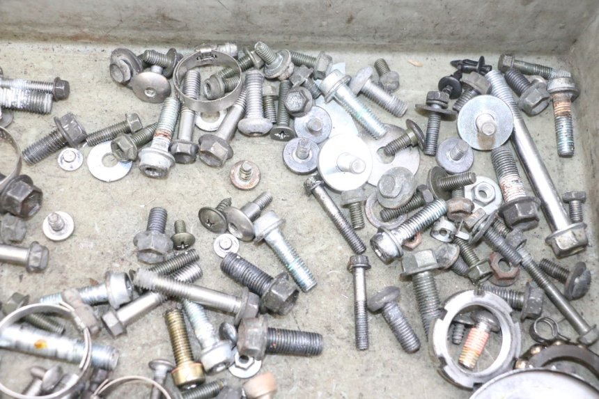 photo de TORNILLOS SUZUKI DL V STROM 1000 (2002 - 2007) - Vista general del producto