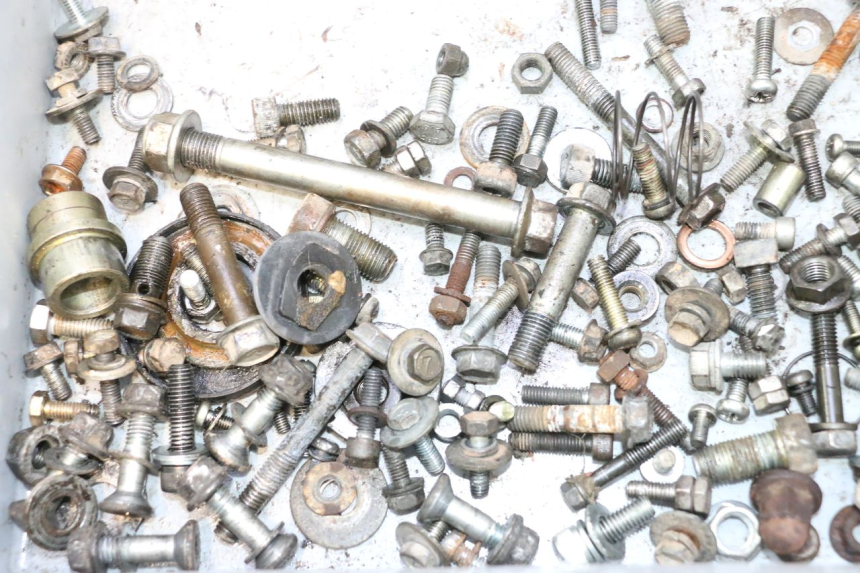 photo de TORNILLOS SUZUKI DR S 600 (1985 - 1989) - Primer plano técnico