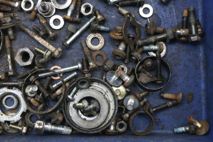 photo de TORNILLOS YAMAHA DTLC 125 (1982 - 1987) - Primer plano técnico