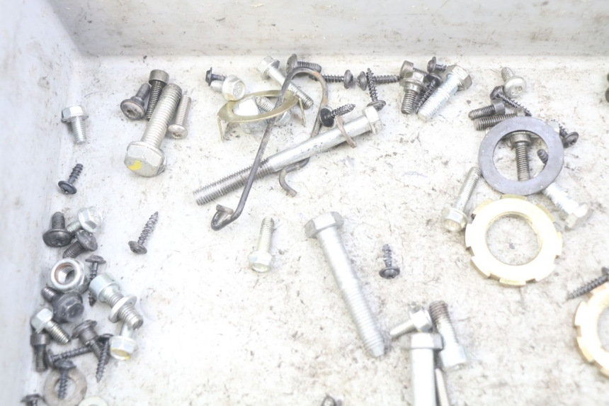 photo de BOLSA DE TORNILLERÍA TORNILLO PEUGEOT E-VIVACITY 1 (2012 - 2018) - Otra perspectiva