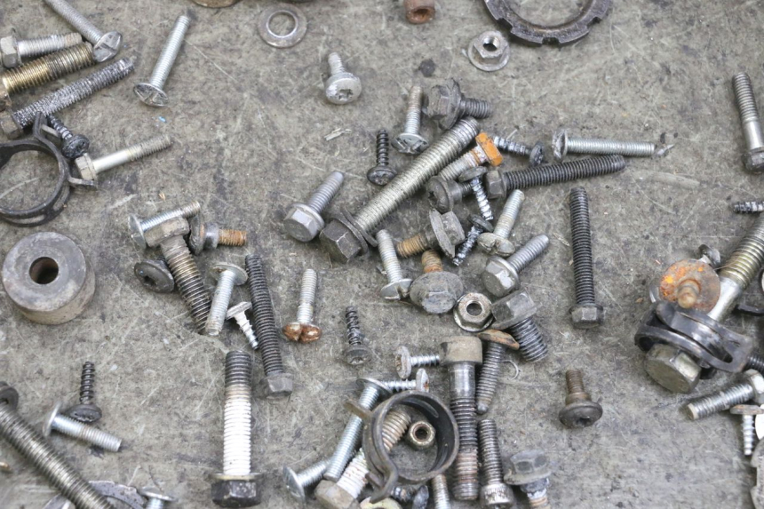 photo de TORNILLOS PEUGEOT ELYSEO 125 (1999 - 2004) - Detalle de la pieza