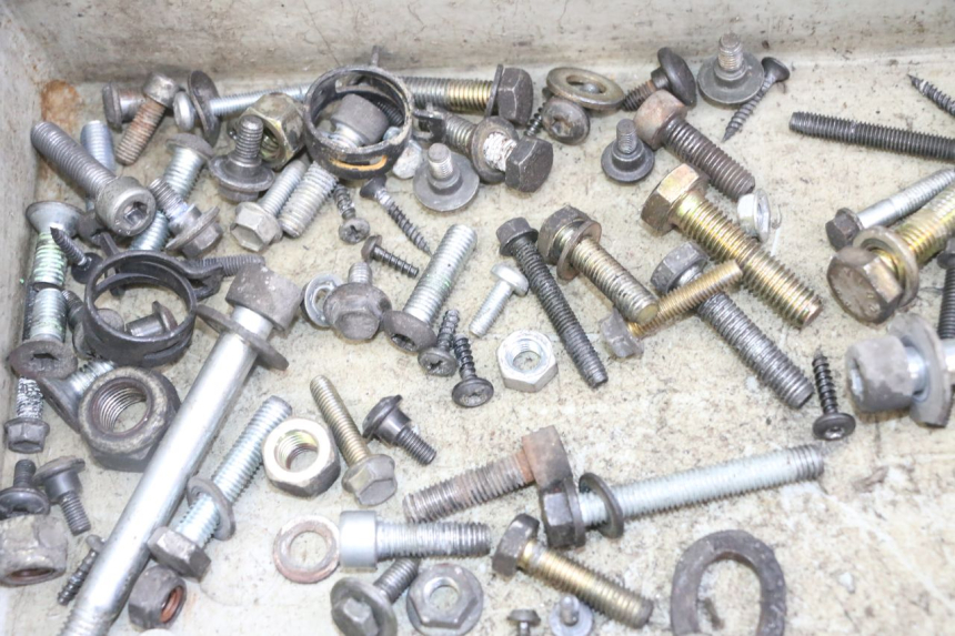 photo de TORNILLOS PEUGEOT ELYSTAR 125 (2002 - 2007) - Primer plano técnico