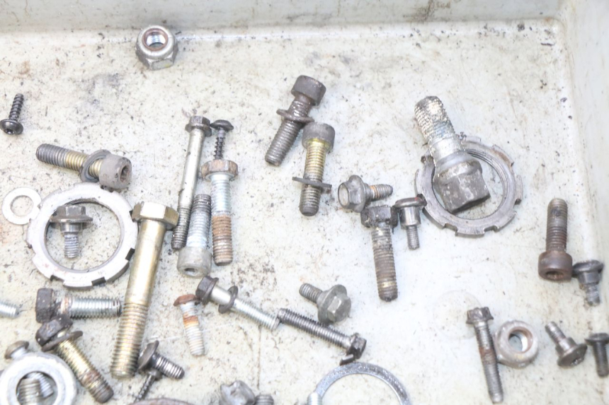 photo de BOLSA DE TORNILLERÍA TORNILLO PEUGEOT ELYSTAR 50 (2002 - 2014) - Otra perspectiva