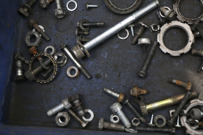 photo de BOLSA DE TORNILLERÍA TORNILLO PEUGEOT ELYSTAR 50 (2002 - 2014) - Otra perspectiva