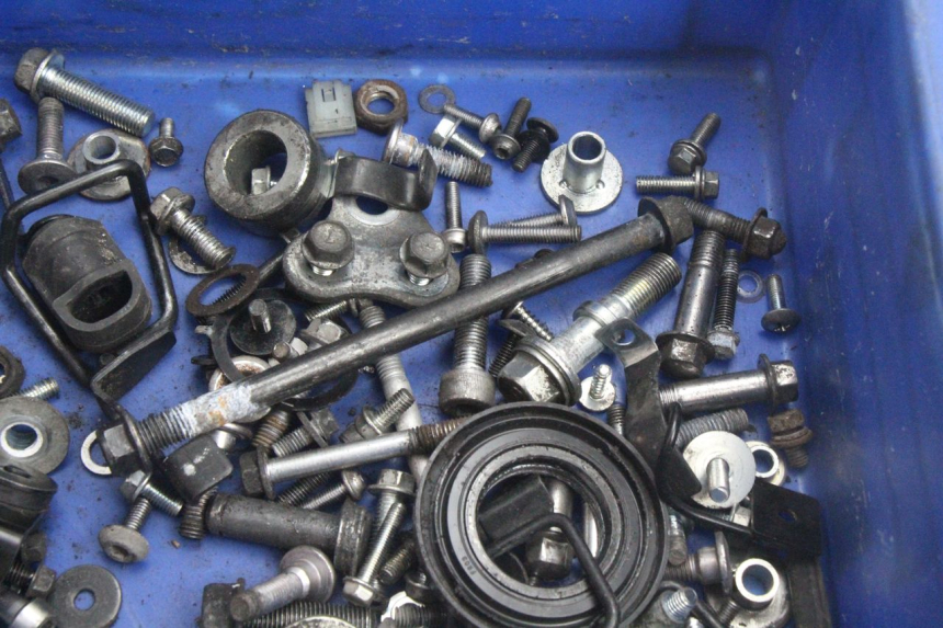 photo de BOLSA DE TORNILLERÍA Y TORNILLOS KAWASAKI ER-6 ER6 F ABS 650 (2012 - 2016) - Zoom estado de uso
