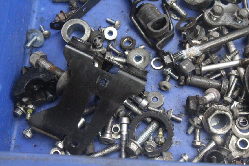 photo de BOLSA DE TORNILLERÍA Y TORNILLOS KAWASAKI ER-6 ER6 F ABS 650 (2012 - 2016) - Otra perspectiva