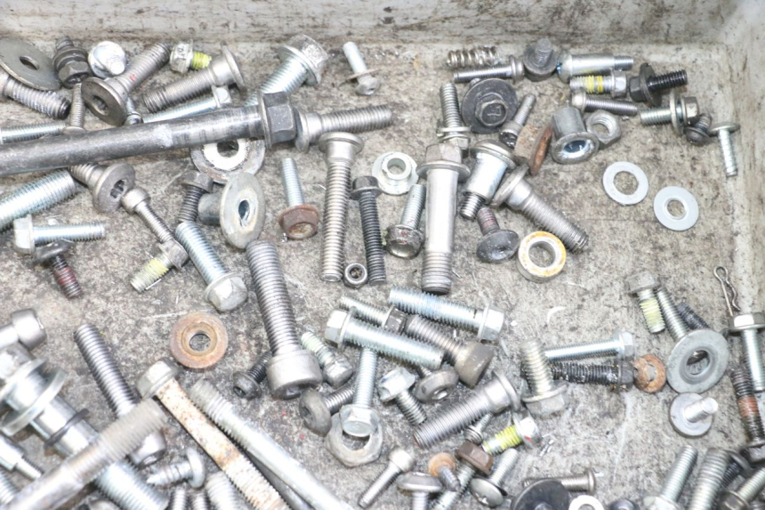 photo de TORNILLOS KAWASAKI ER-6 ER6 N 650 (2012 - 2016) - Primer plano técnico