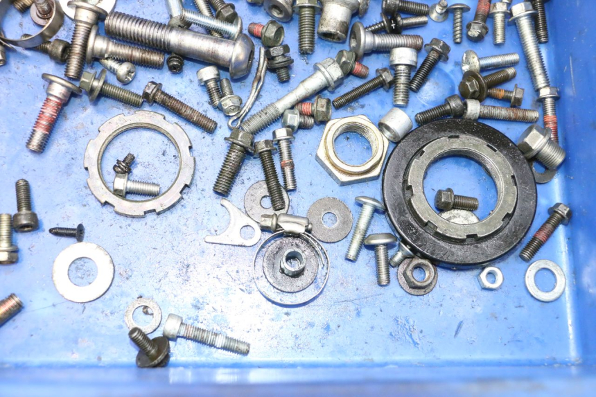 photo de TORNILLOS KAWASAKI ER-6 ER6 N 650 (2005 - 2009) - Primer plano técnico