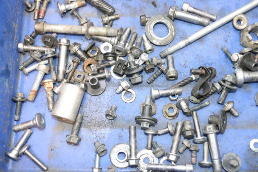 photo de TORNILLOS KAWASAKI ER-6 ER6 N 650 (2005 - 2009) - Primer plano técnico