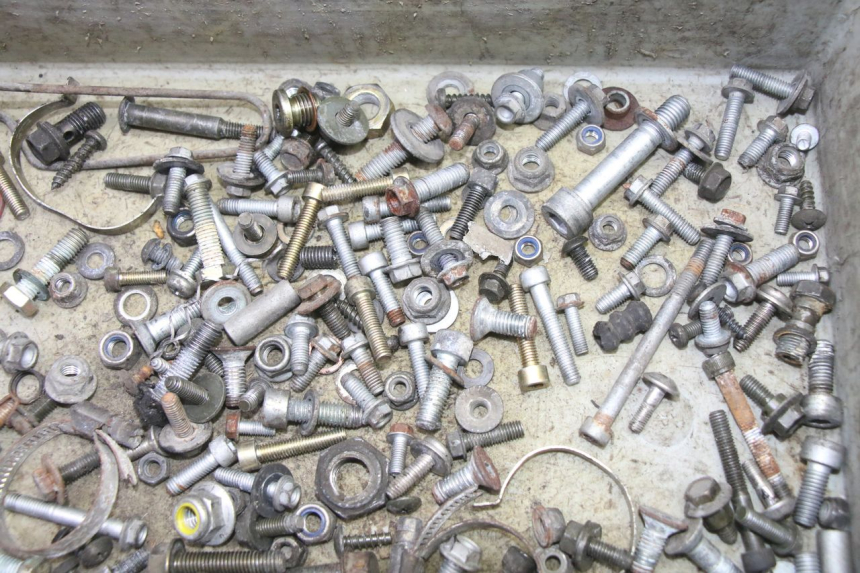 photo de BOLSA DE TORNILLERÍA APRILIA ETX 125 (1998 - 2002) - Zoom estado de uso