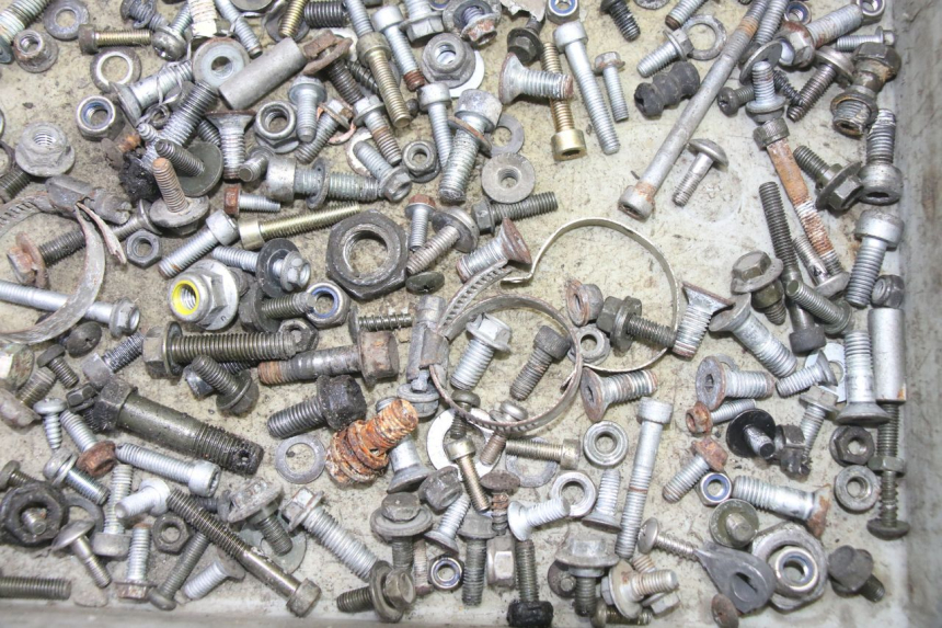 photo de BOLSA DE TORNILLERÍA APRILIA ETX 125 (1998 - 2002) - Primer plano técnico