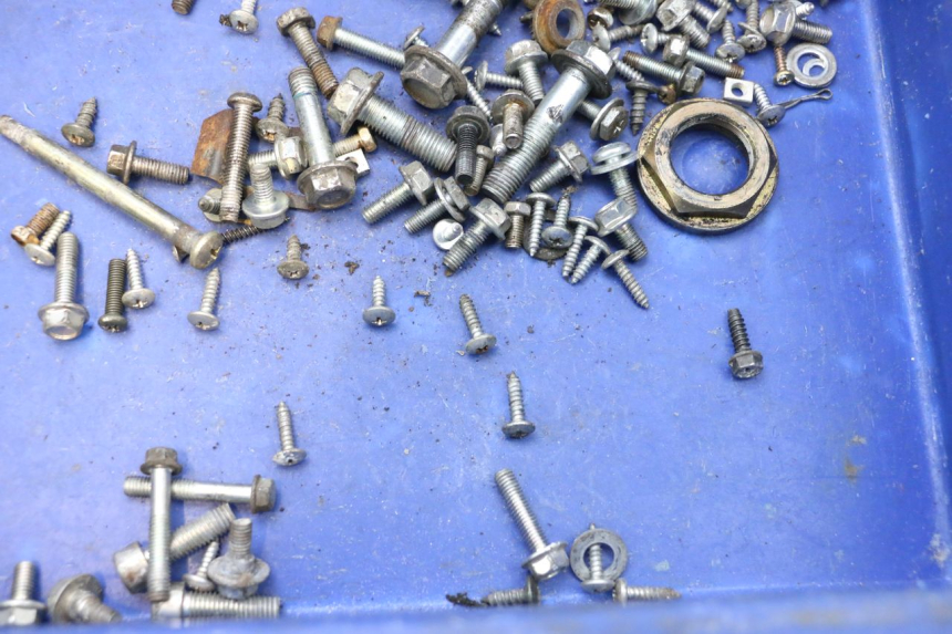 photo de BOLSA DE TORNILLERÍA Y TORNILLOS KEEWAY F-ACT FACT EVO 50 (2020 - 2026) - Primer plano técnico