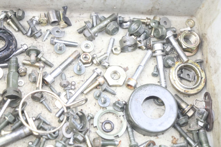 photo de BOLSA DE TORNILLERÍA TORNILLO KEEWAY F-ACT FACT 50 (2006 - 2011) - Otra perspectiva