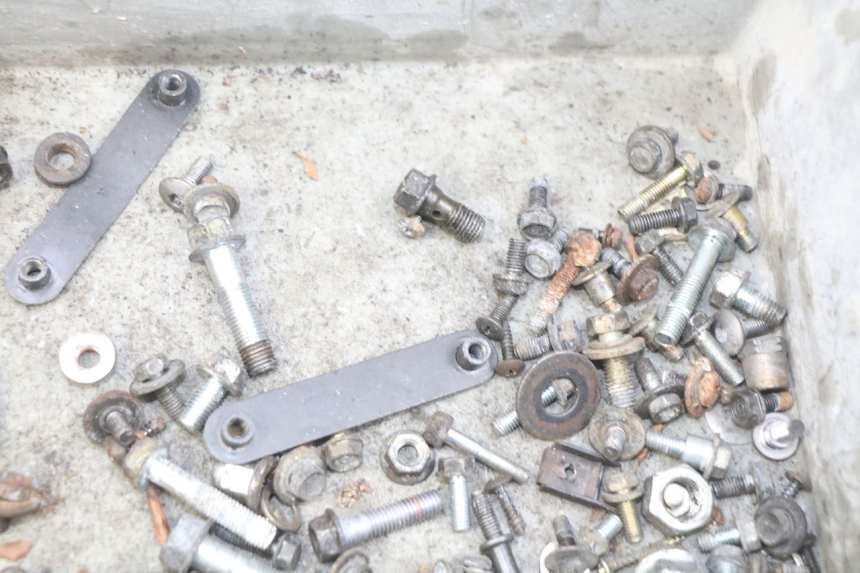 photo de BOLSA DE TORNILLERÍA TORNILLO HONDA FES PANTHEON 2T 125 (1998 - 2002) - Otra perspectiva