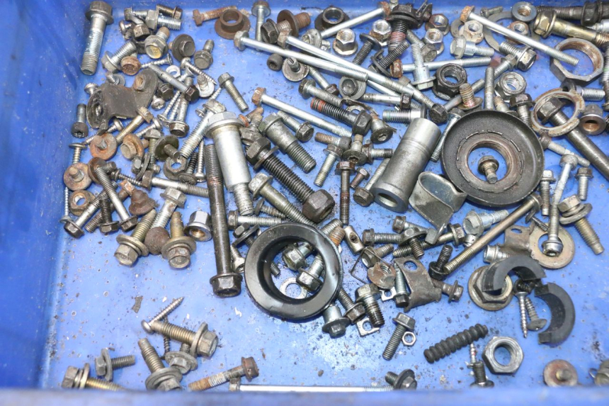 photo de BOLSA DE TORNILLERÍA TORNILLO HONDA FES PANTHEON 2T 125 (1998 - 2002) - Otra perspectiva
