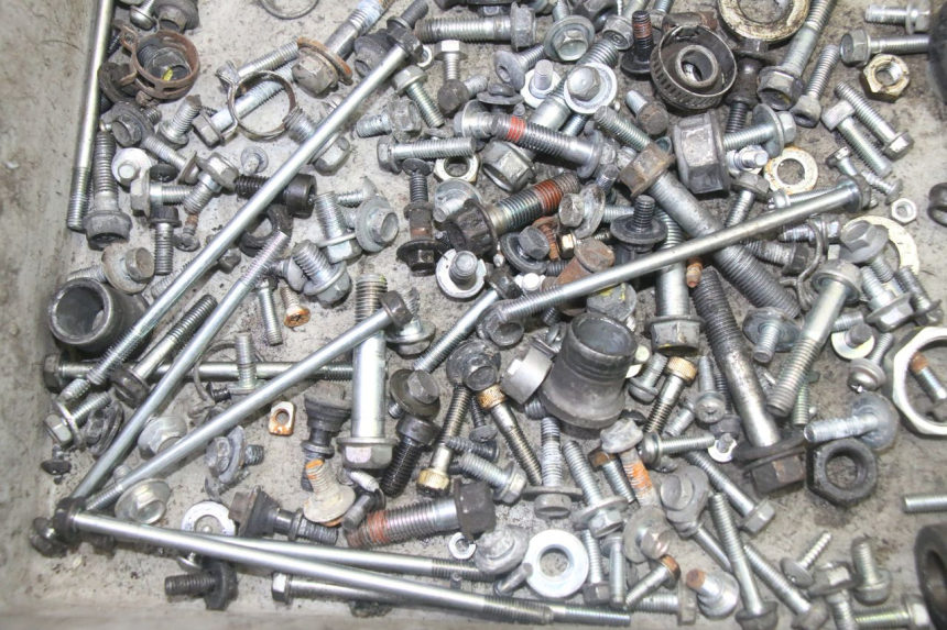 photo de BOLSA DE TORNILLERÍA TORNILLO HONDA FES S-WING SWING ABS 125 (2007 - 2015) - Otra perspectiva