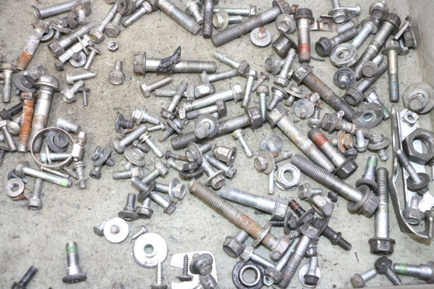 photo de BOLSA DE TORNILLERÍA TORNILLO HONDA FES S-WING SWING ABS 125 (2007 - 2015) - Detalle de la pieza