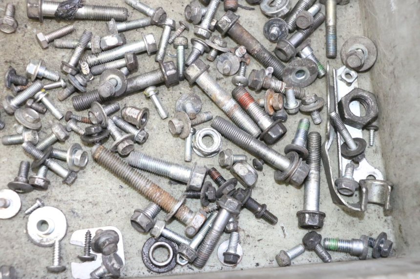 photo de BOLSA DE TORNILLERÍA TORNILLO HONDA FES S-WING SWING ABS 125 (2007 - 2015) - Primer plano técnico