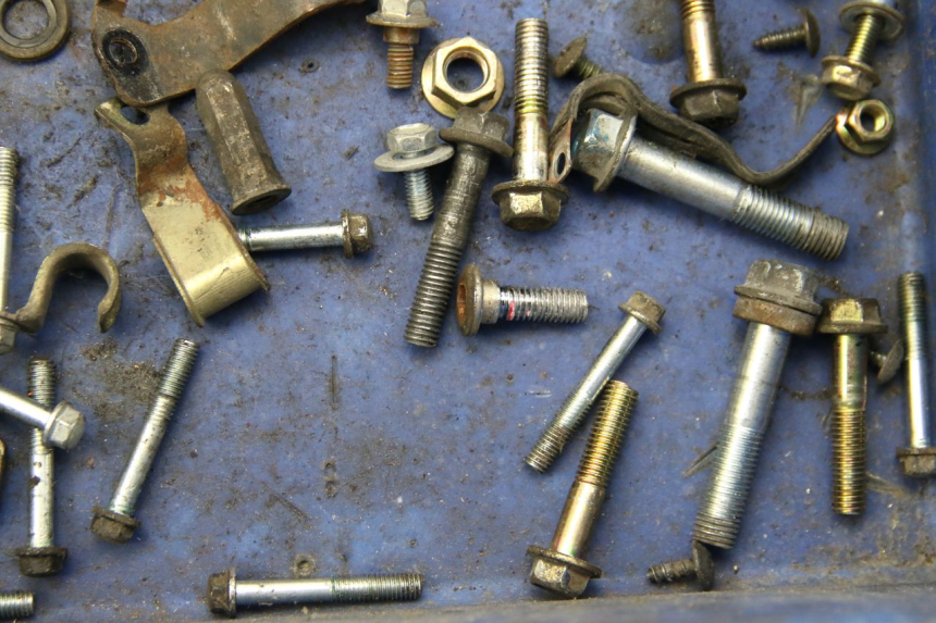 photo de BOLSA DE TORNILLERÍA TORNILLO SYM FIDDLE 2 125 (2010 - 2013) - Zoom estado de uso