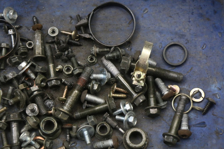 photo de BOLSA DE TORNILLERÍA TORNILLO SYM FIDDLE 2 50 (2008 - 2013) - Zoom estado de uso