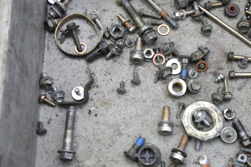 photo de BOLSA DE TORNILLERÍA TORNILLO SYM FIDDLE 3 III 125 (2014 - 2020) - Zoom estado de uso