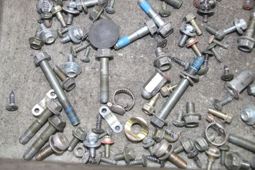 photo de BOLSA DE TORNILLERÍA TORNILLO SYM FIDDLE 3 III 125 (2014 - 2020) - Otra perspectiva