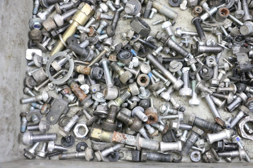 photo de BOLSA DE TORNILLERÍA TORNILLO YAMAHA FJR ABS 1300 (2006 - 2012) - Otra perspectiva