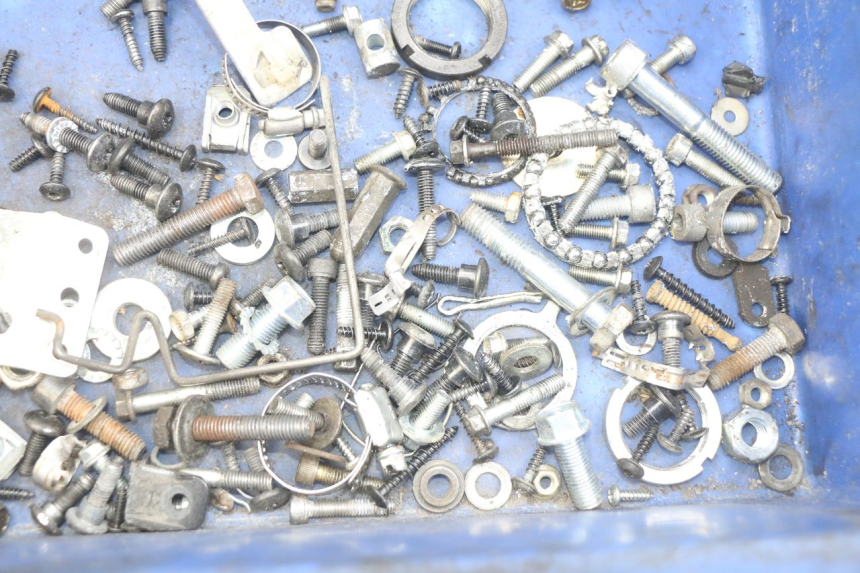 photo de BOLSA DE TORNILLERÍA TORNILLO PIAGGIO FLY 4T 50 (2013 - 2017) - Zoom estado de uso