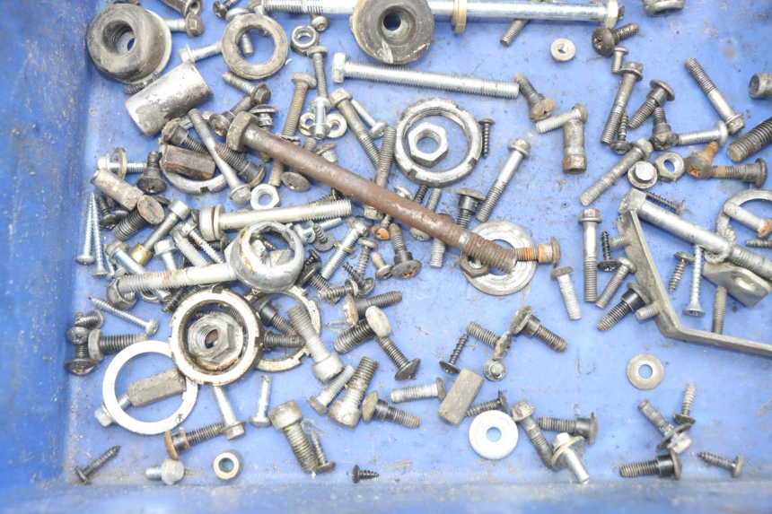 photo de BOLSA DE TORNILLERÍA TORNILLO PIAGGIO FLY 100 (2006 - 2010) - Zoom estado de uso