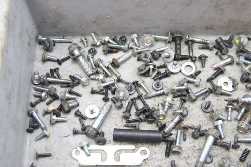 photo de BOLSA DE TORNILLERÍA TORNILLO HONDA FORZA 125 (2015 - 2016) - Otra perspectiva