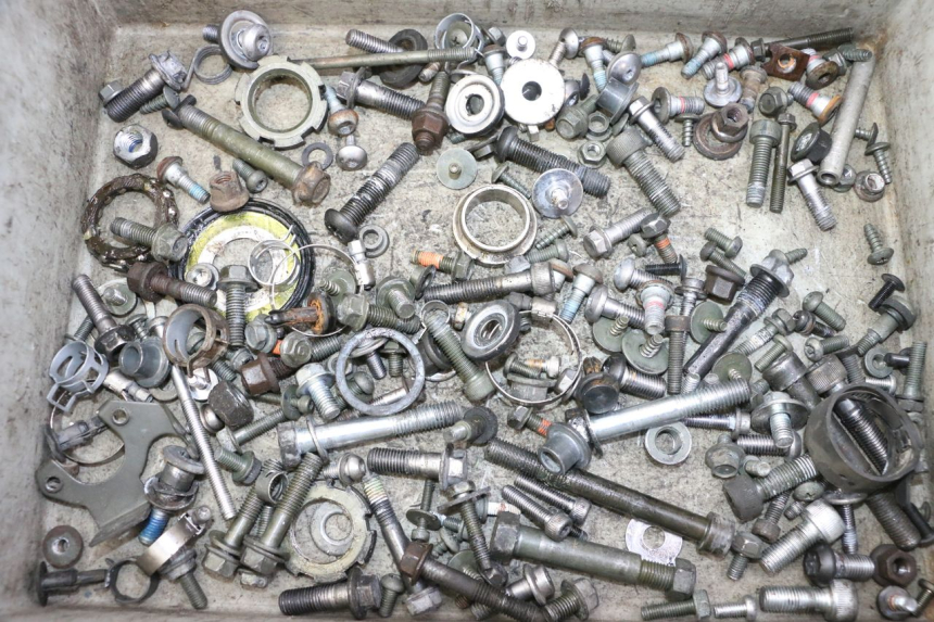 photo de TORNILLOS YAMAHA FZ6 FAZER S2 600 (2007 - 2011) - Detalle de la pieza