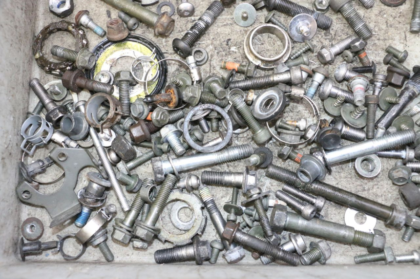 photo de TORNILLOS YAMAHA FZ6 FAZER S2 600 (2007 - 2011) - Zoom estado de uso