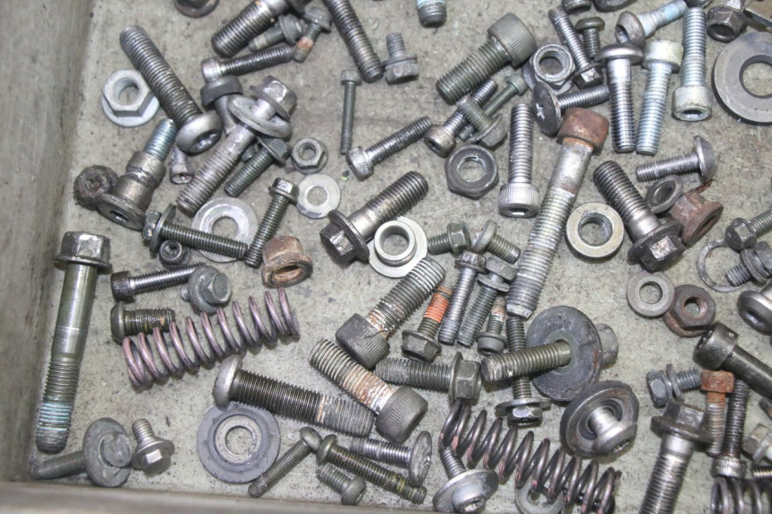 photo de BOLSA DE TORNILLERÍA YAMAHA FZ6 N FAZER 600 (2004 - 2006) - Otra perspectiva