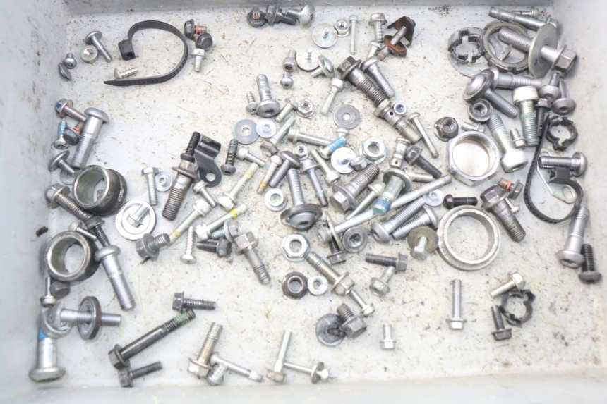 photo de TORNILLOS YAMAHA FZ8 800 (2010 - 2016) - Detalle de la pieza